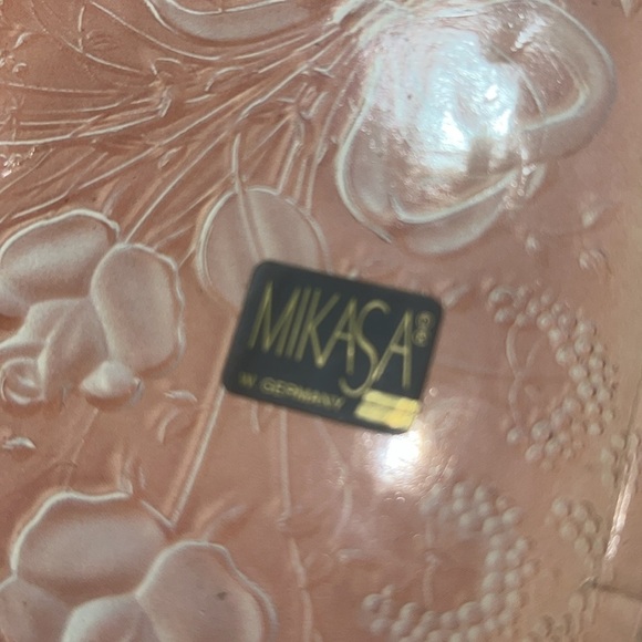 Heart-Shaped Plate with Floral Design - Picture 9 of 11